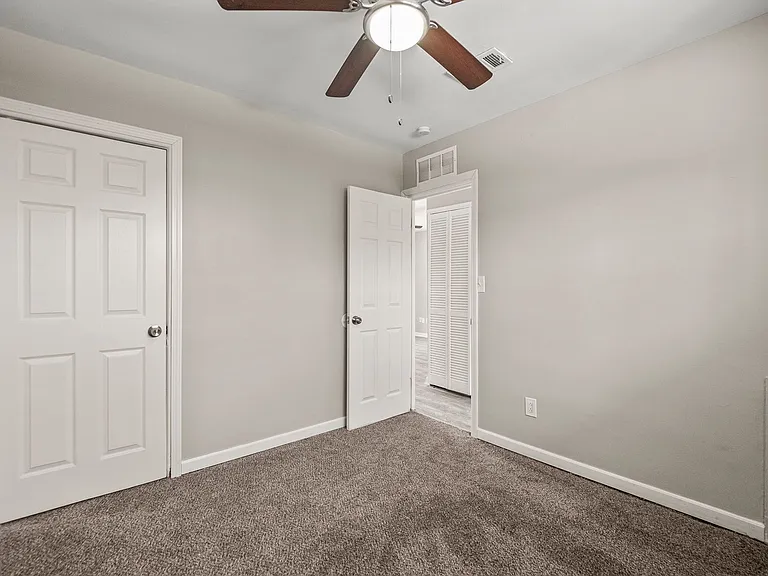 Ranch Apartment Homes in Great Troy Location — Photo 10