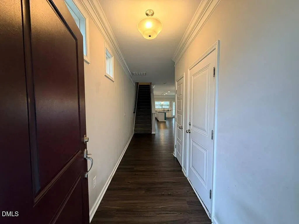 3 bed, 4.0 bath, 2144 sqft, $2,500 — Photo 3