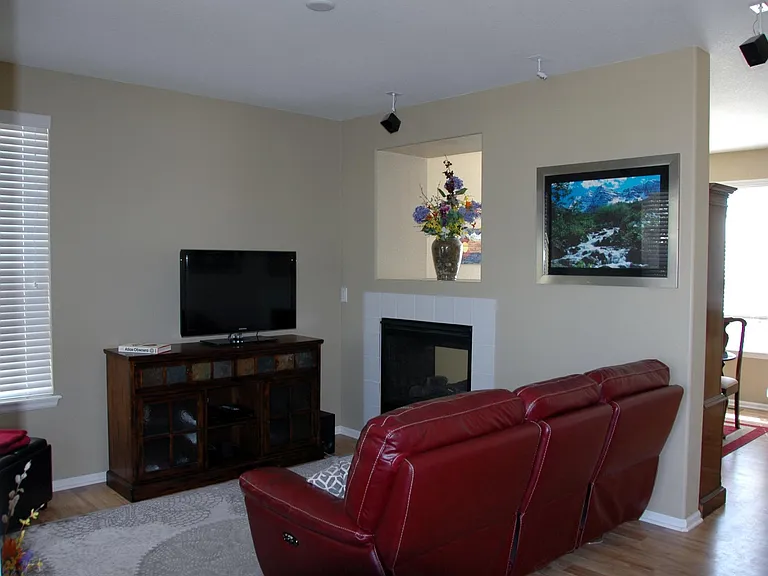 404 Casper Dr — Photo 2