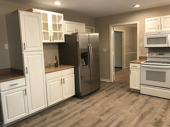 5th image of 208 Kinnaird Ln
