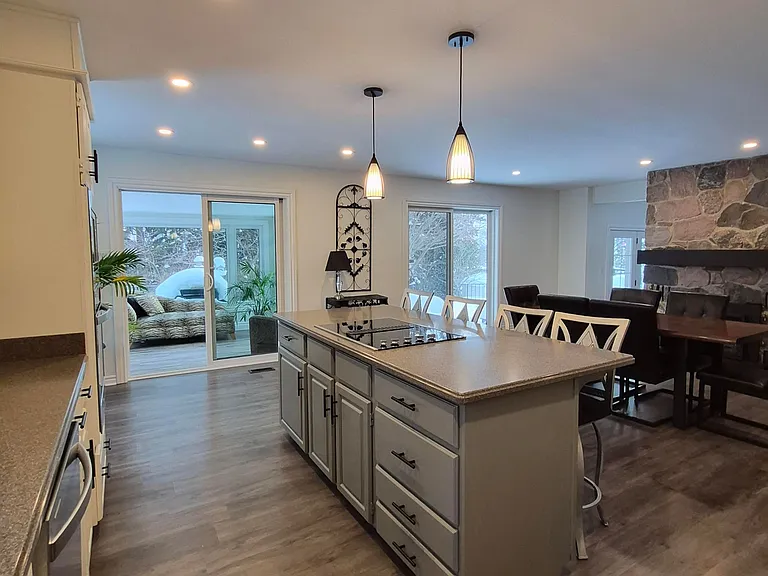 184 Dundas St E — Photo 11