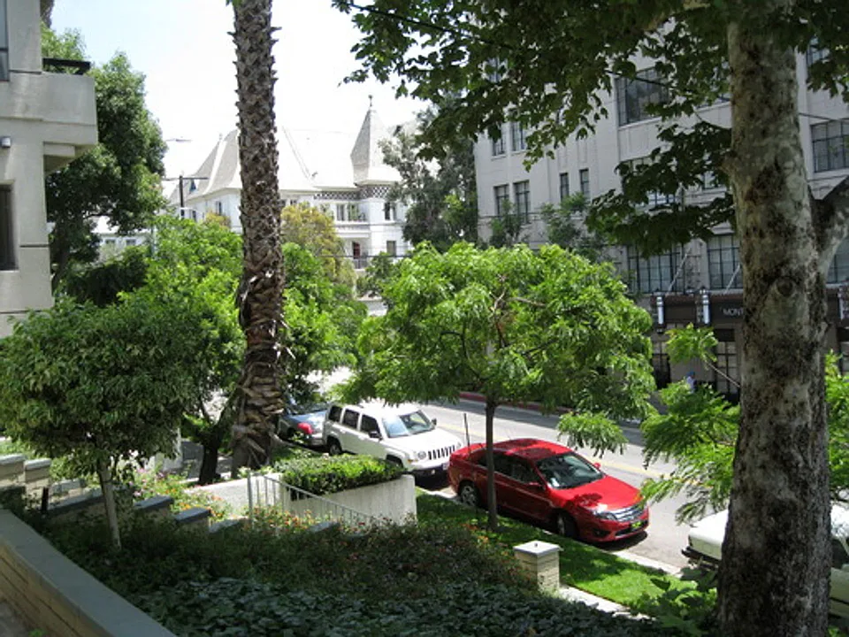 Franklin Apts - Hollywood Franklin Properties, LTD
