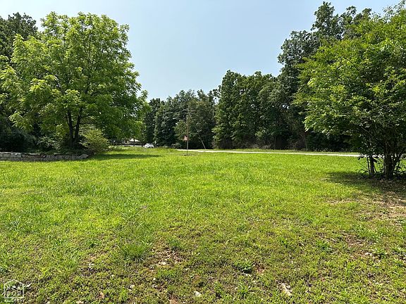 3rd image of 320 W Hazelwood Dr