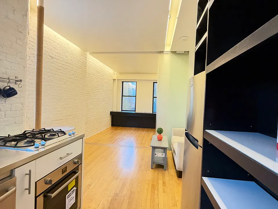 110 Thompson St #6C