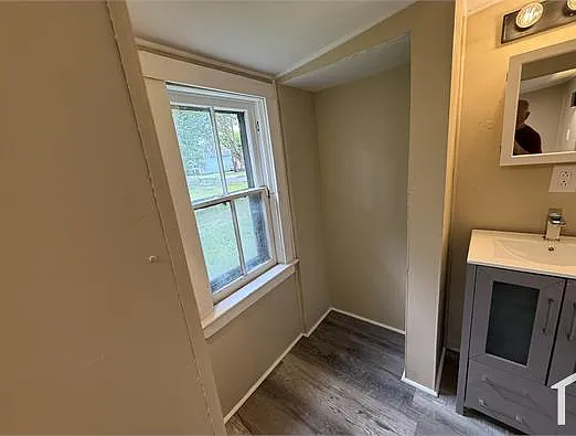 5636 Drake Ave — Photo 7