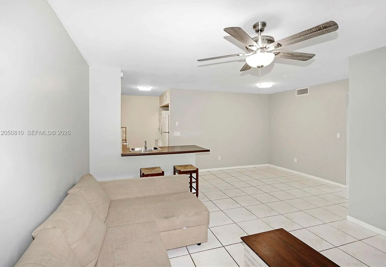 Lago Grande Two Condo — Photo 4