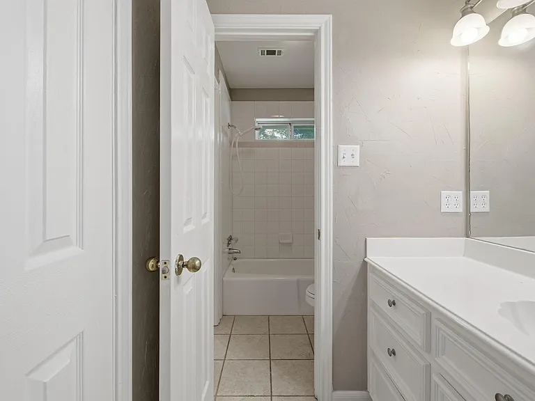 905 Winged Foot Dr — Photo 36