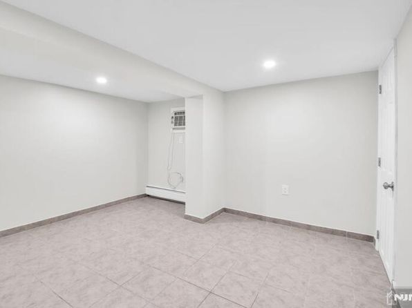 jersey-city-new-jersey-38908474 picture