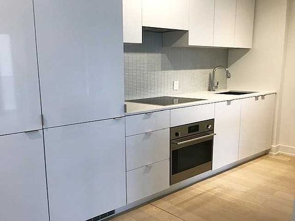 4th image of 7 Grenville St #2503