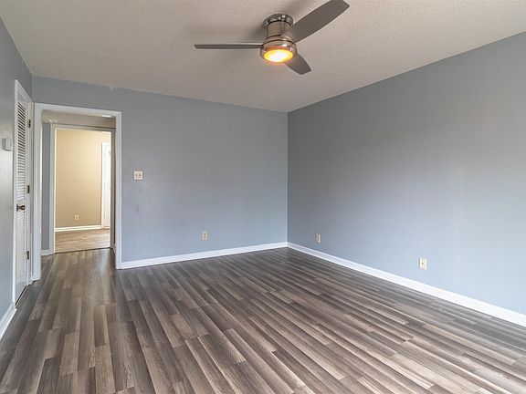 5th image of 471 Martha Ln