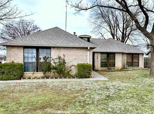 3633 Wellington Rd, Ponca City, OK 74604