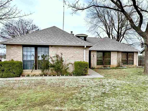 3633 Wellington Rd, Ponca City, OK 74604