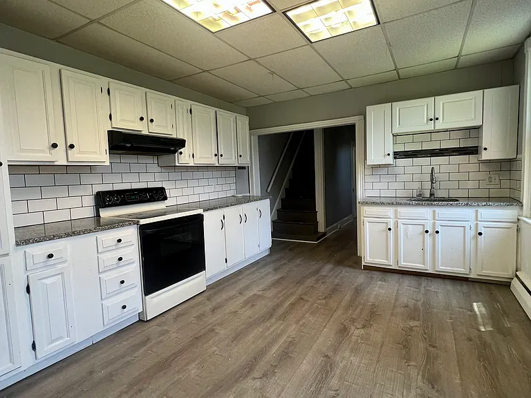150 Beckley St — Photo 3
