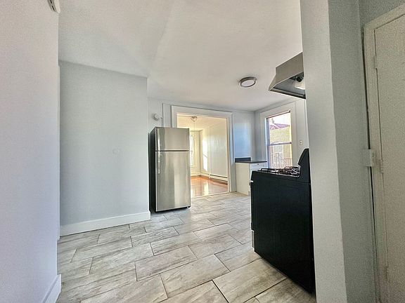 3rd image of 33 Howe St #3L