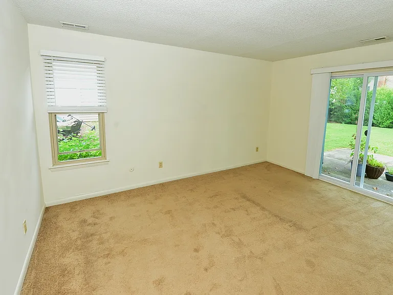 1548 Beachview Dr — Photo 11