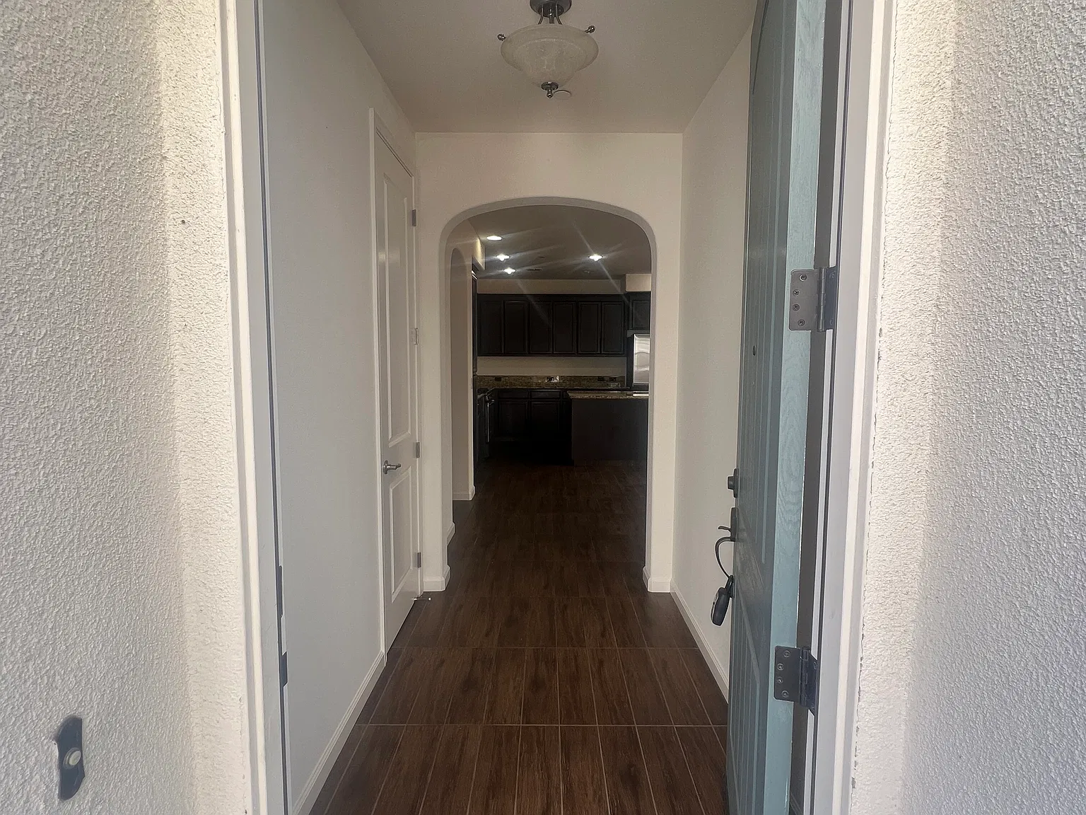 4 bed, 1868 sqft, $4,300 — Photo 2