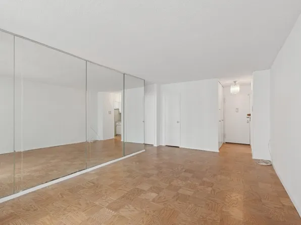 300 East 54th Street image 5 of 14