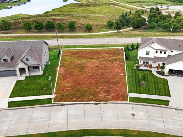16909 Sarah St, Bennington, NE 68007