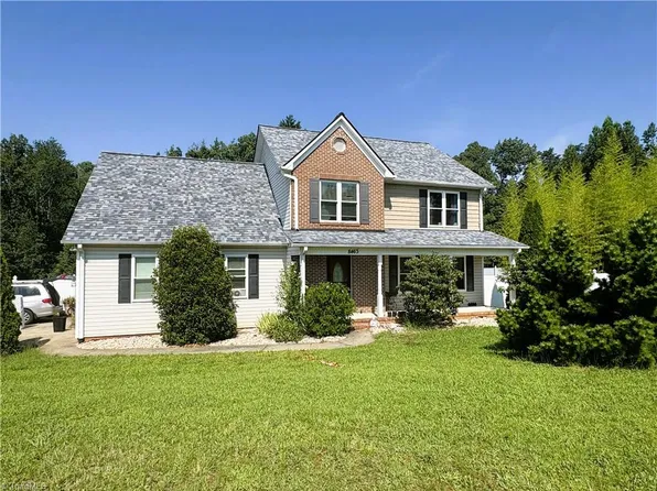 8463 Hunting Ct, Stokesdale, NC 27357