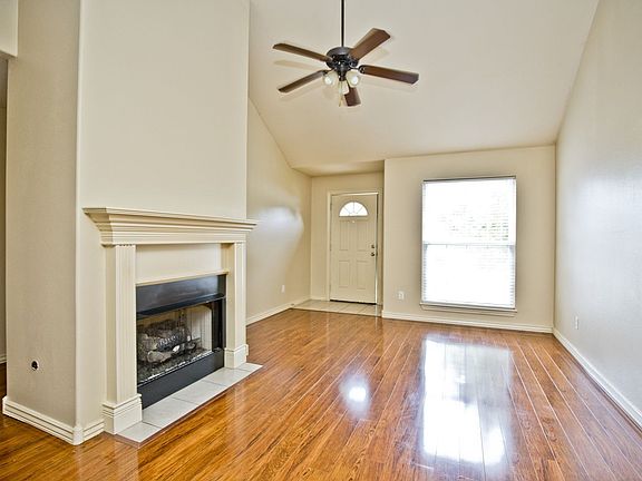 4th image of 812 Oakwood Ct