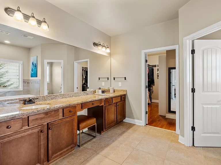 348 Abby Cir — Photo 2