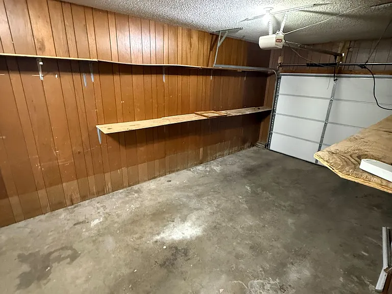1404 Larsen Ln — Photo 15