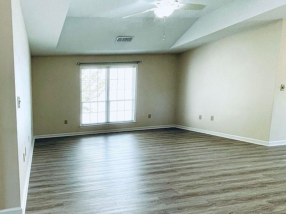 4th image of 1016 Keeneland Ct