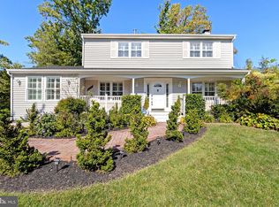 6808 Houndmaster Rd, Springfield, VA 22152