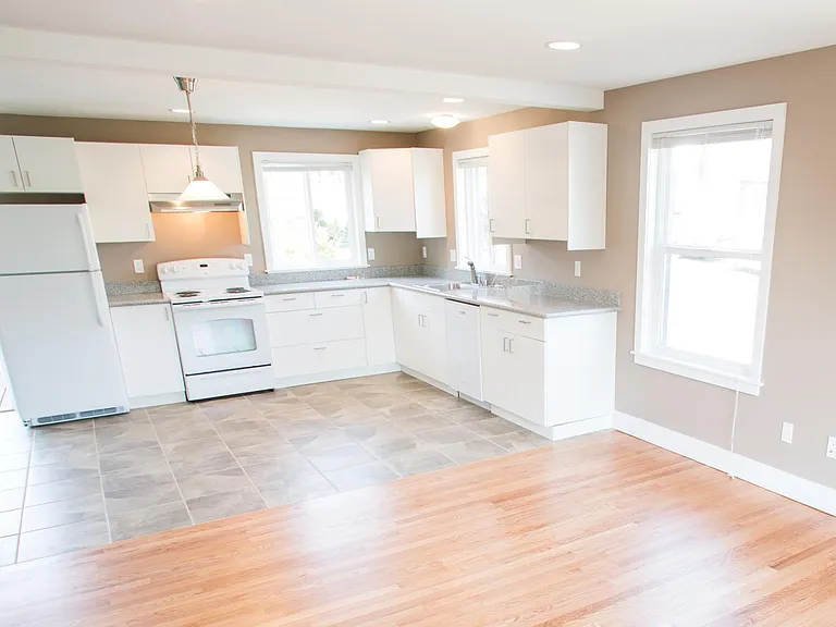 2221 E Thomas St #2 — Photo 2