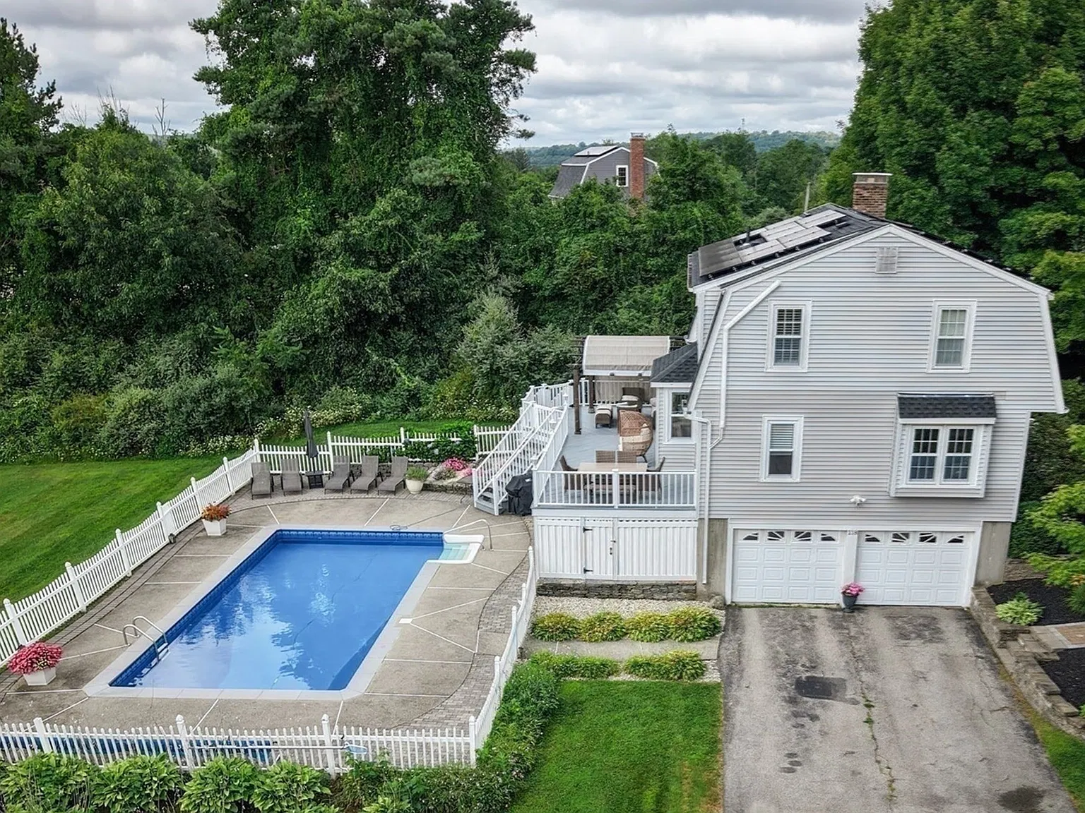 3 bed, 2.5 bath, 1830 sqft, $3,700 — Photo 1