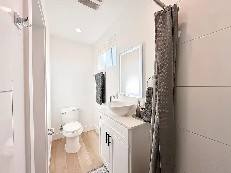 35 1340 1/2 Pl W — Photo 29