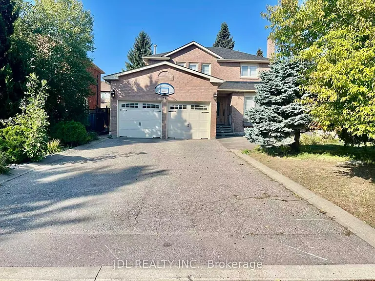 18 Findhorn Cres — Photo 1