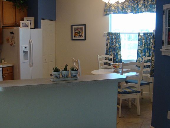 Eat-in-Kitchen