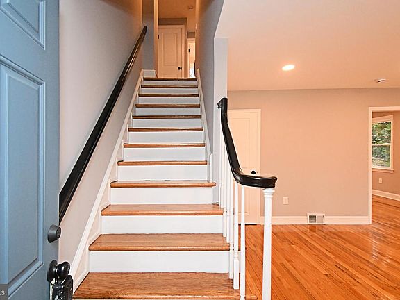4th image of 507 Croyden Rd