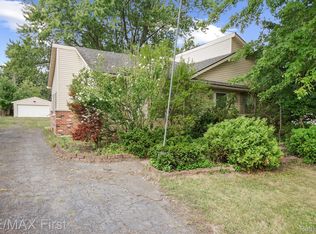 1683 Kirkton Dr, Troy, MI 48083