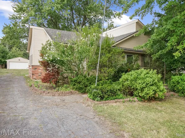 1683 Kirkton Dr, Troy, MI 48083