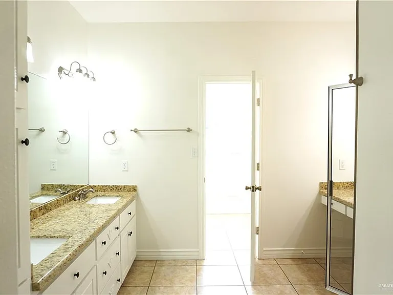 904 Shawnee Bend Rd — Photo 11