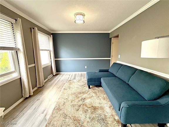 3rd image of 3061 Greenwich Ln