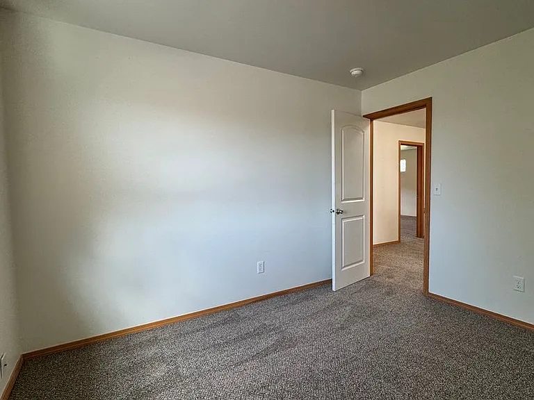 2210 N Clearview Dr — Photo 34