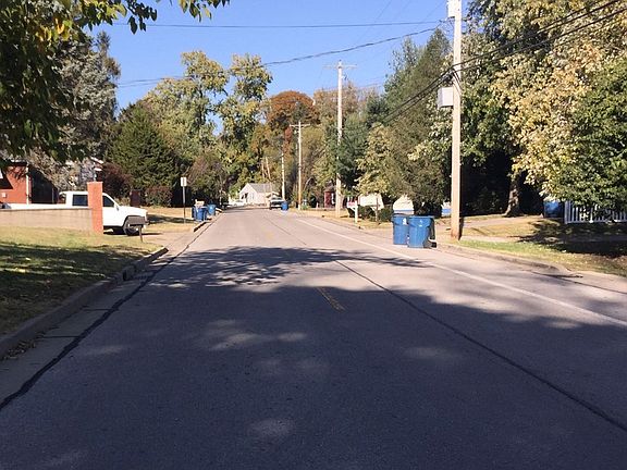 3rd image of 1010 Saint Clair Ave