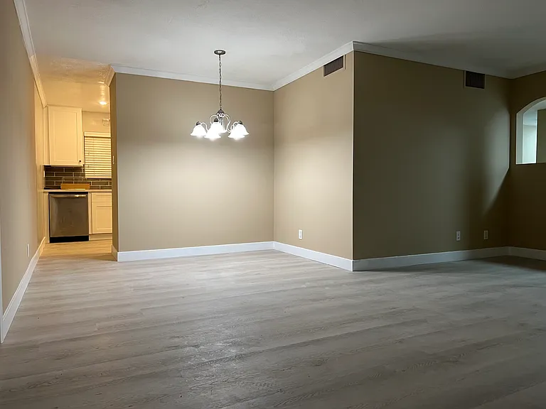1515 Oak St #11 — Photo 7