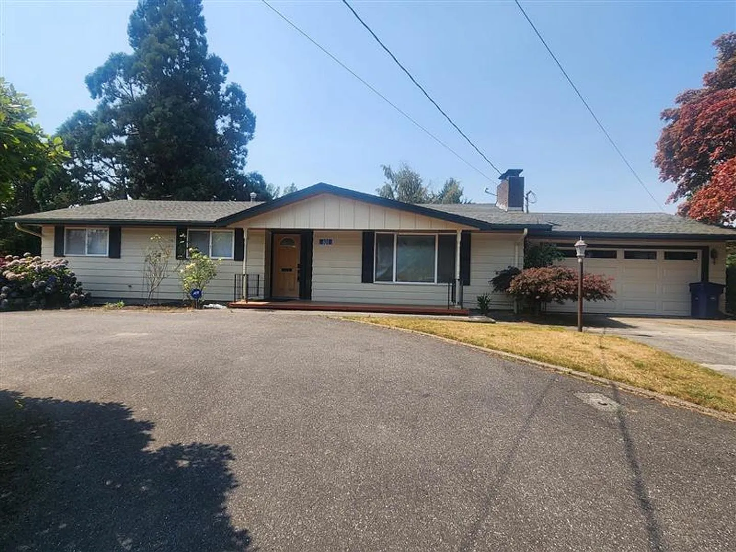 3 Bedroom, 2 Bathroom Home! — Photo 1