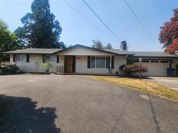 101 Rainbow Dr, Burlington, WA 98233