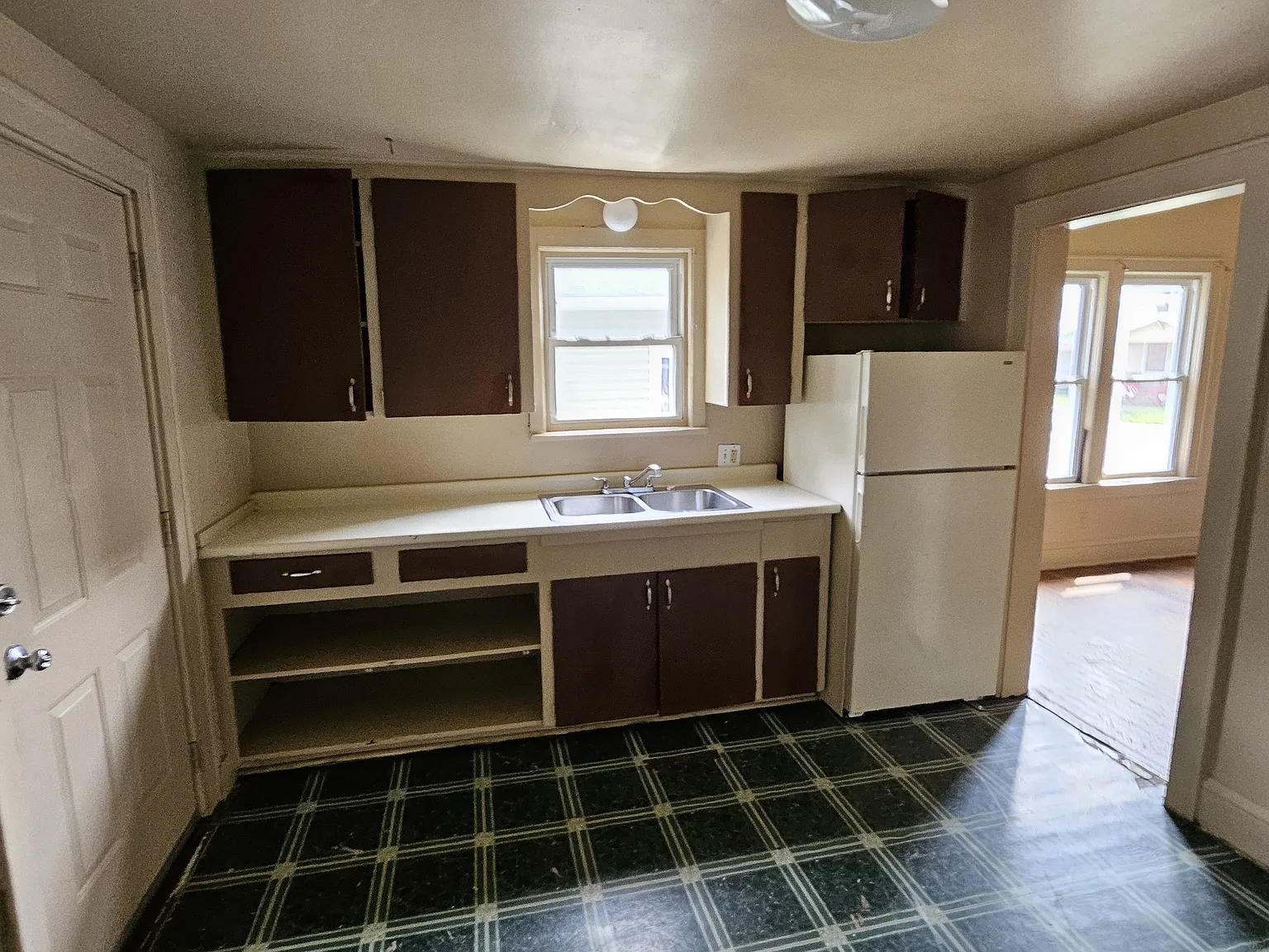 2 bed, 1180 sqft, $799 — Photo 2