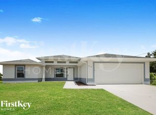 910 Sara Ave N, Lehigh Acres, FL 33971