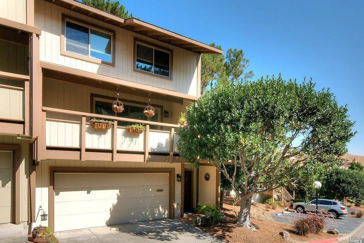430 Sylvia Way photo 1