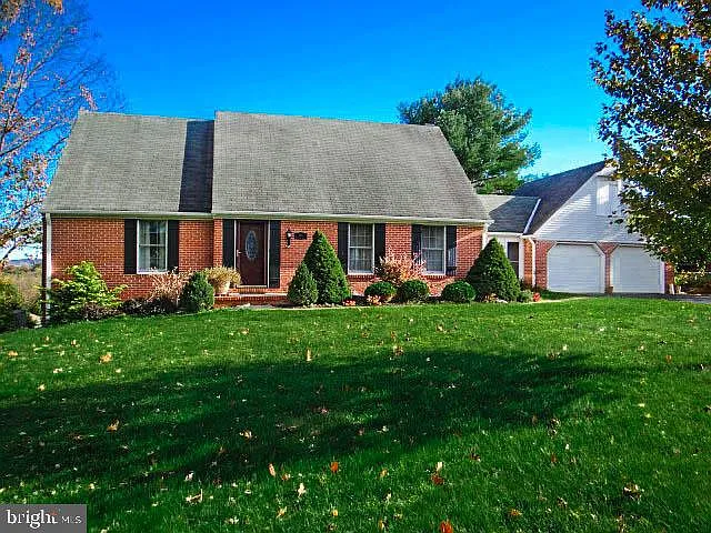 486 Larkspur Ln photo 1