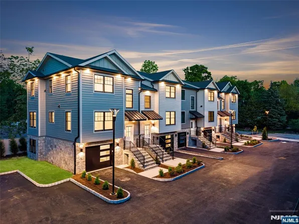 72 Lake Ave, Midland Park, NJ 07432