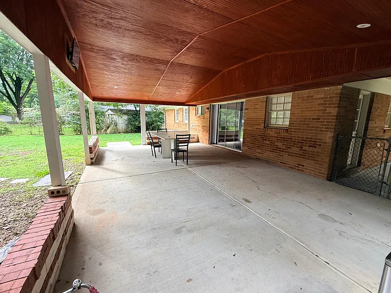 Hammond Dr NW — Photo 7