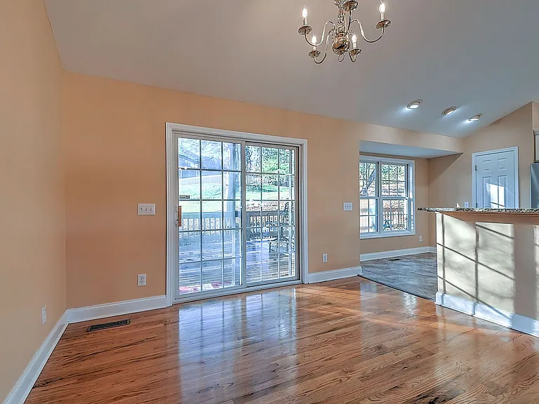 168 Old Mill Ct — Photo 24